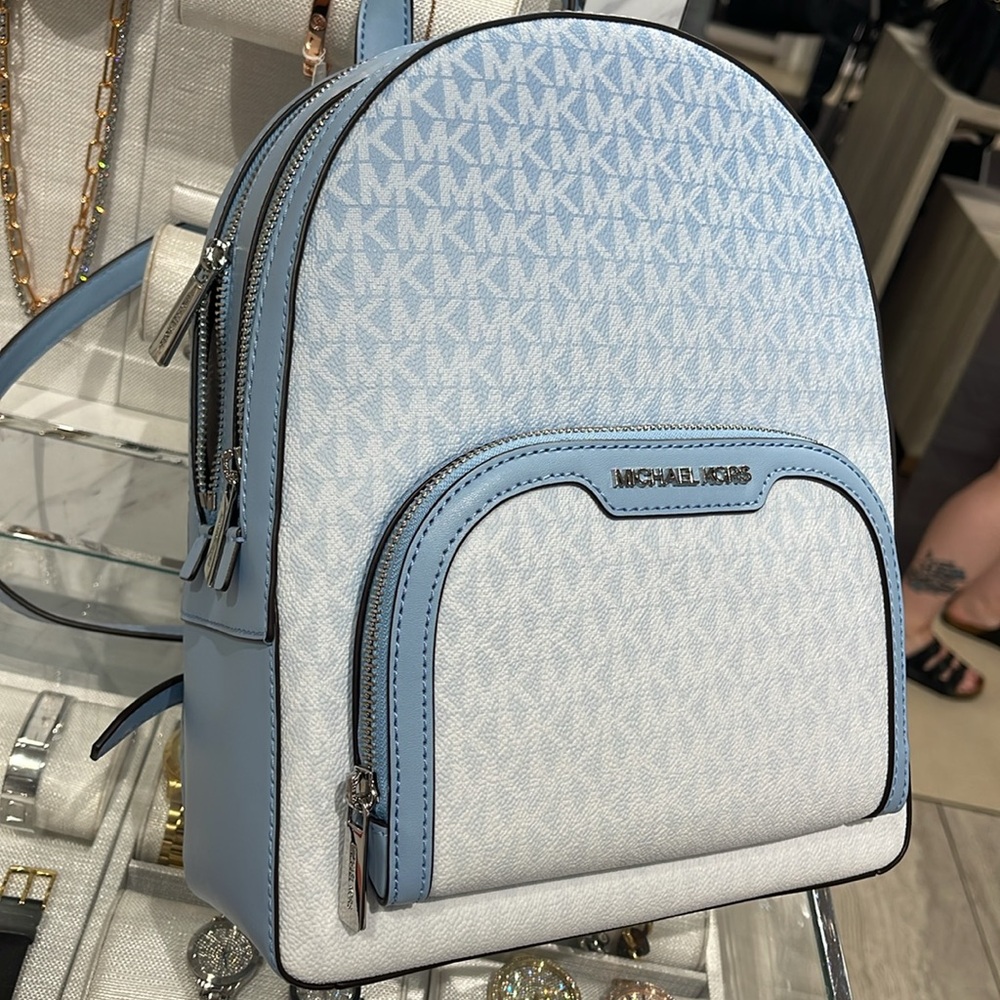 MICHAEL KORS Jaycee Medium Ombré Signature Logo Backpack
Light Sky
NWT - Picture 2 of 16